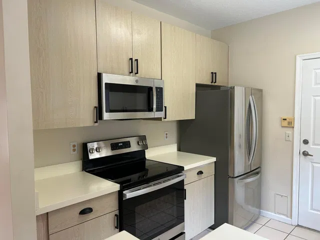 Unit 331 photo 6