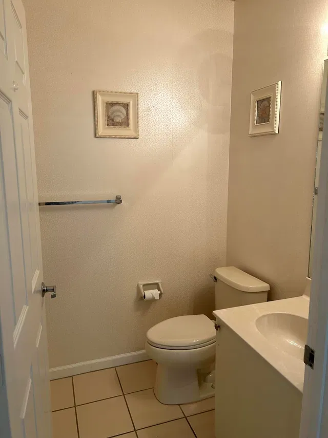 Unit 331 photo 8