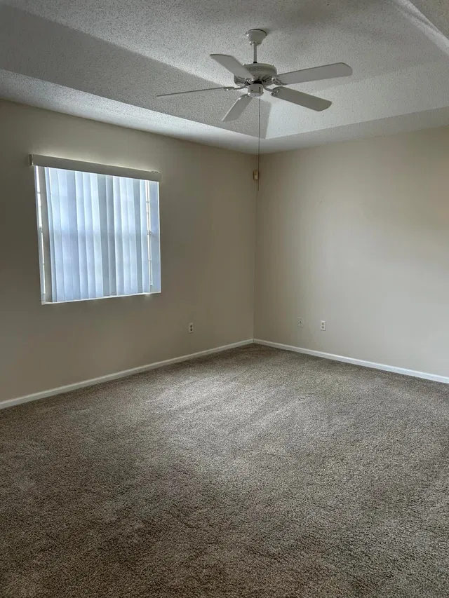 Unit 331 photo 11