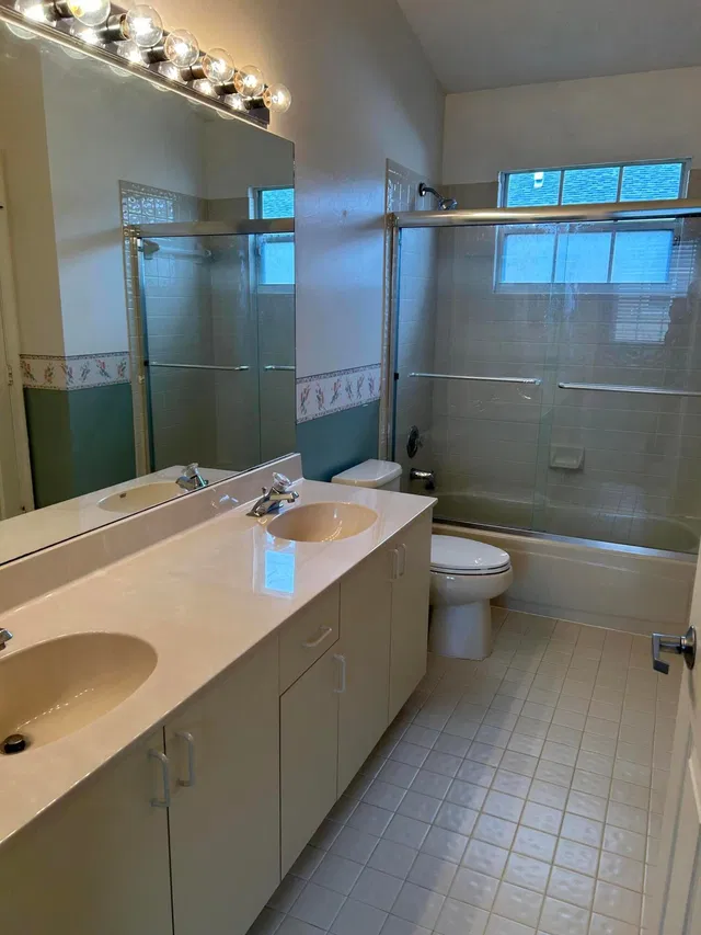 Unit 331 photo 17