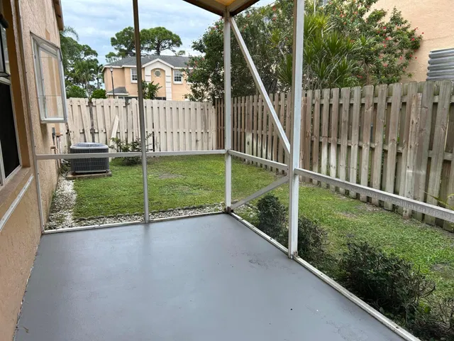 Unit 331 photo 18