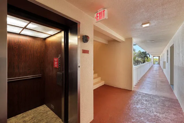 Residence photo 16