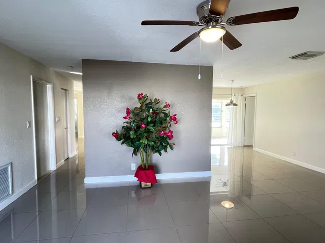 Residence photo 4