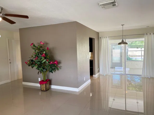 Residence photo 6