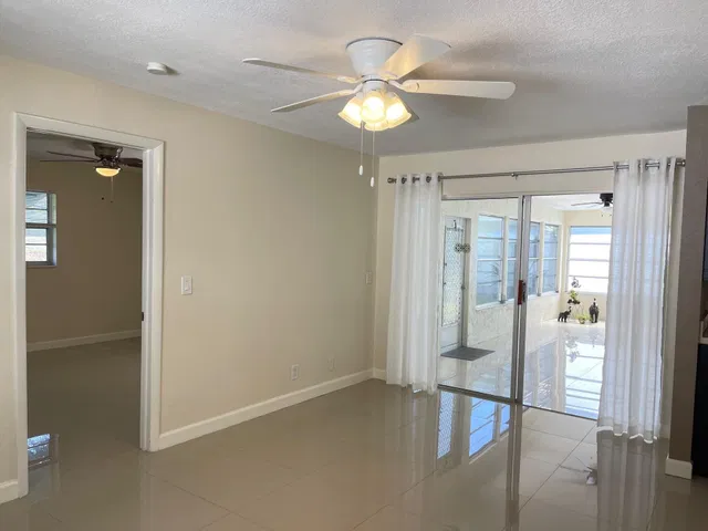 Residence photo 8