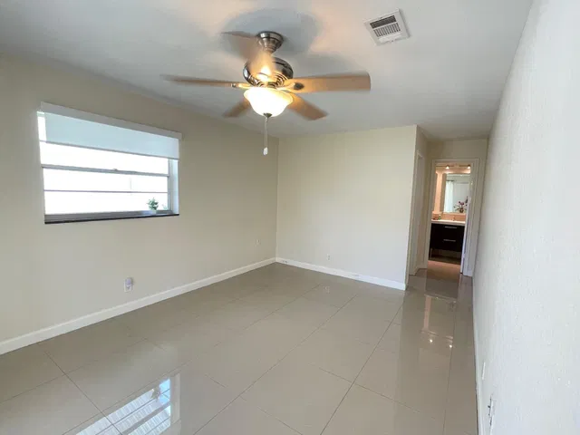 Residence photo 12