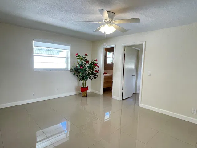 Residence photo 18