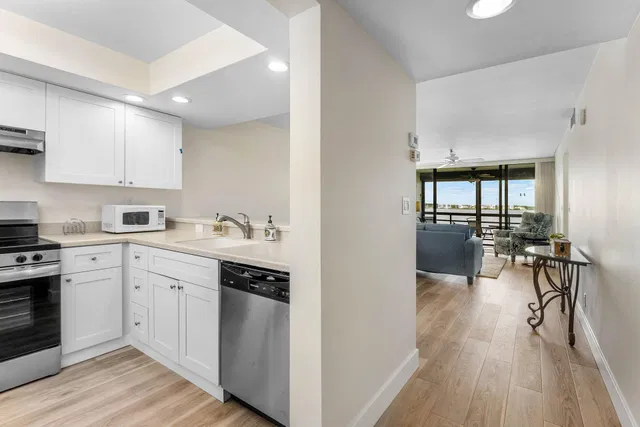 Unit 14203 photo 5