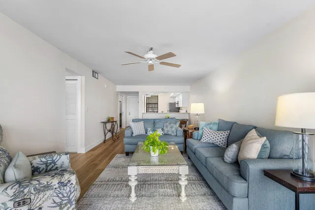 Unit 14203 photo 13
