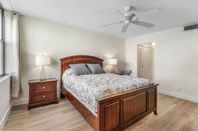 Unit 14203 photo 22