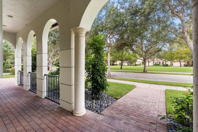 Residence photo 8