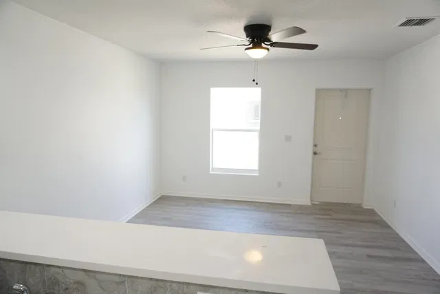  Residence photo 5