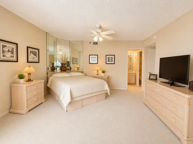 Unit 404 photo 15