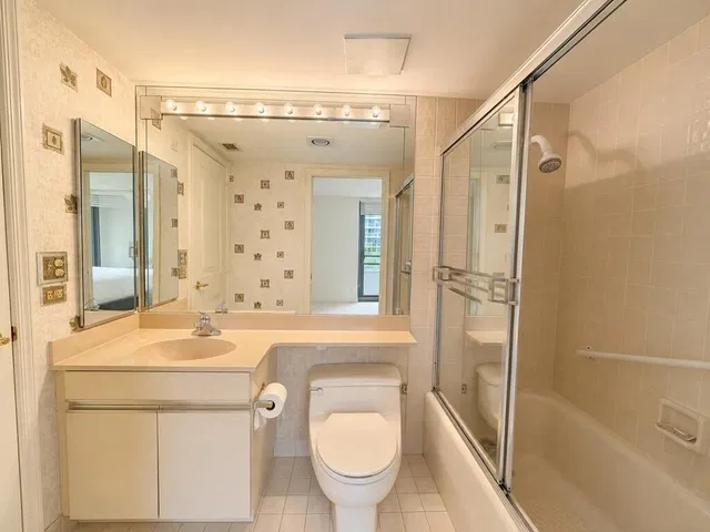 Unit 404 photo 22