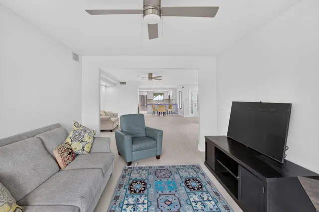  Unit 13501 photo 9