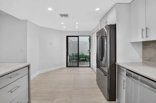  Unit 13501 photo 18
