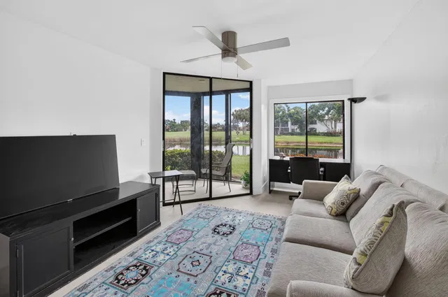  Unit 13501 photo 23