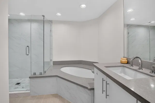  Unit 13501 photo 28