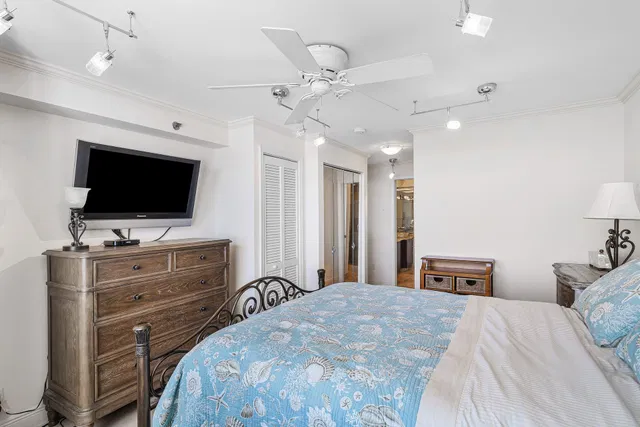  Unit 1008 photo 32