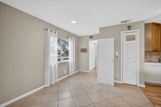  Residence photo 12