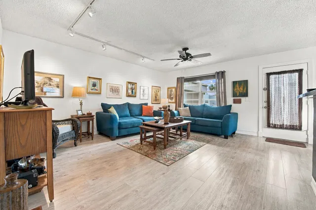  Residence photo 4