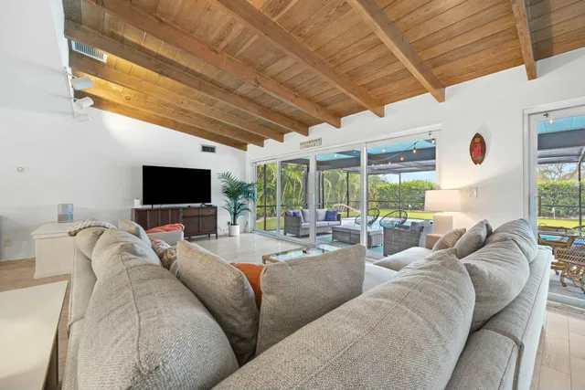 Residence photo 3