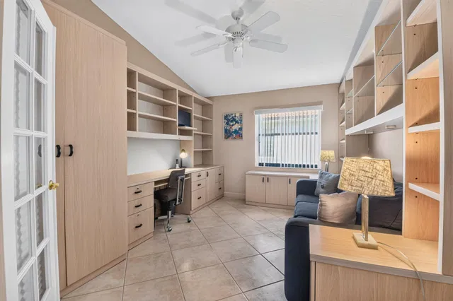  Residence photo 17
