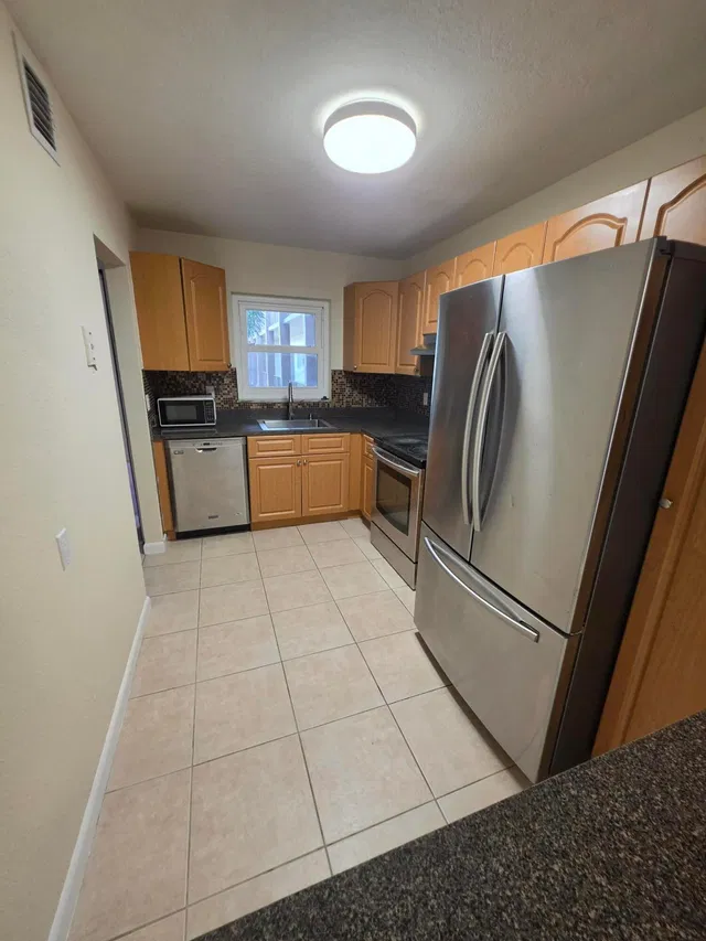 Unit 215 photo 3