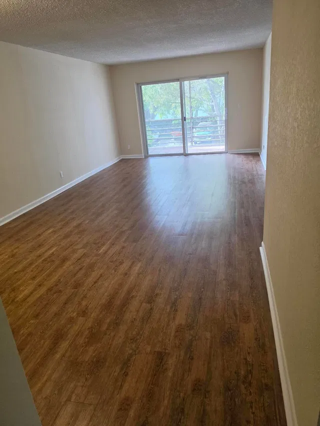 Unit 215 photo 4