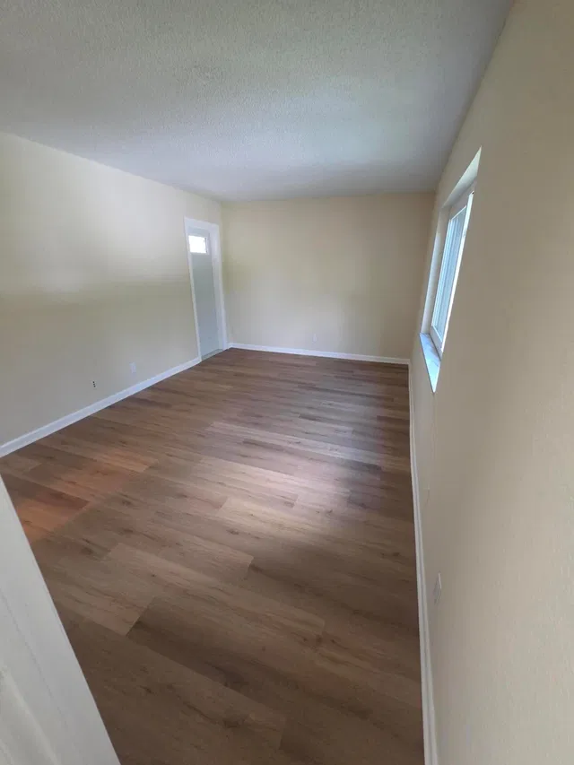 Unit 215 photo 6