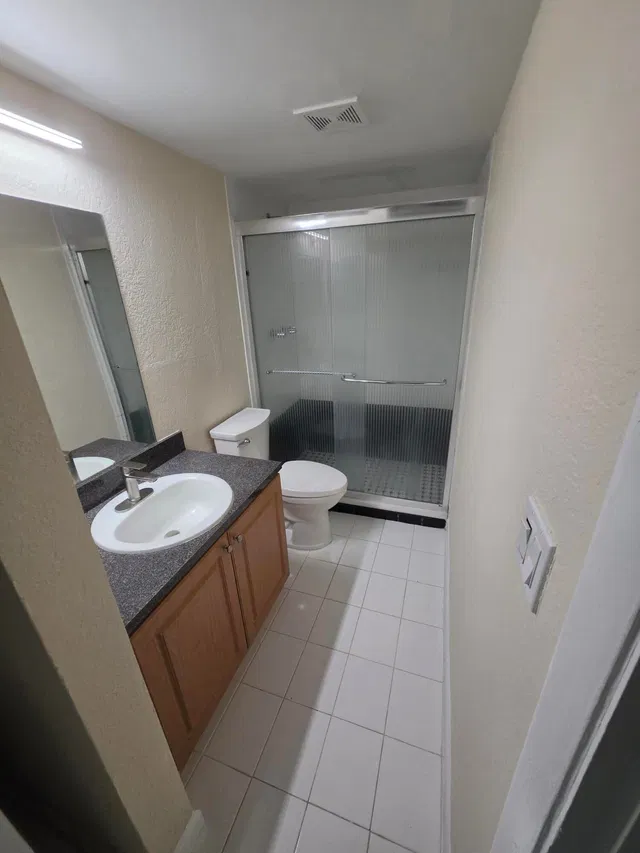Unit 215 photo 8