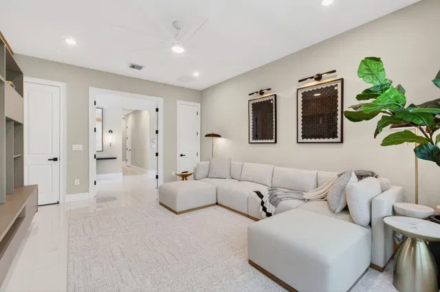 Residence photo 5
