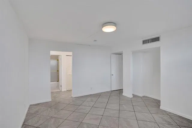 Unit 408 photo 10