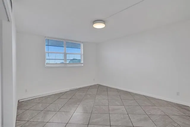 Unit 408 photo 11