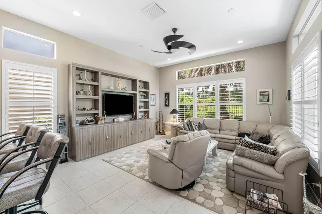 Residence photo 19