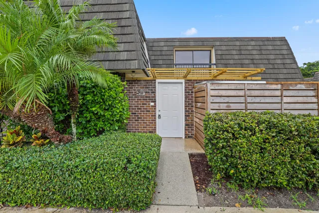 Residence photo 2
