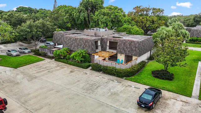 Residence photo 32