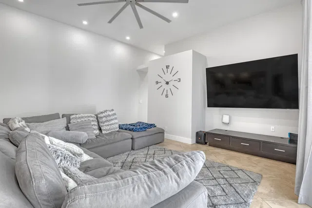 Residence photo 16