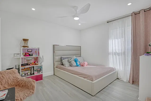 Residence photo 32