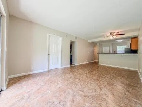 Unit B photo 4