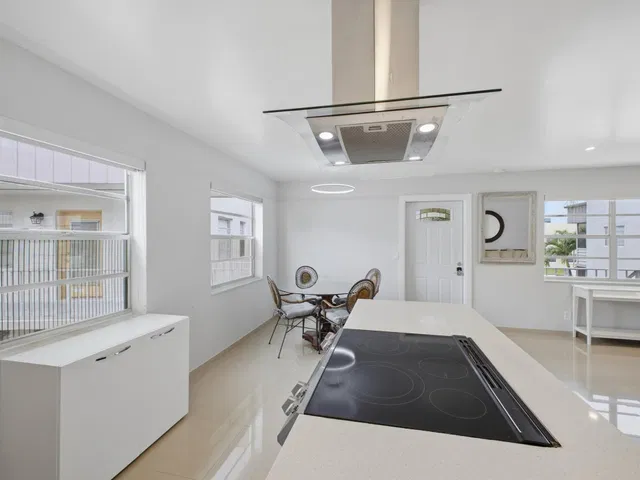 Residence photo 3