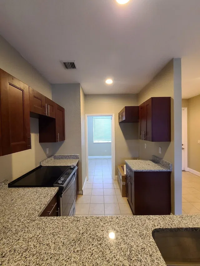 Residence photo 5