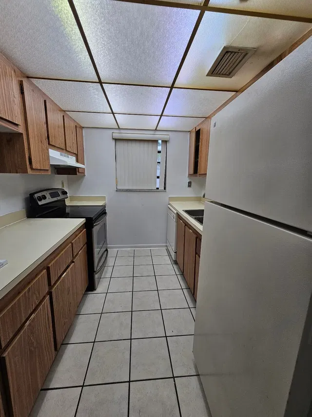 Unit 104 photo 6