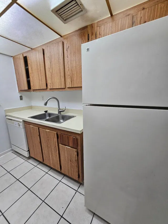 Unit 104 photo 8