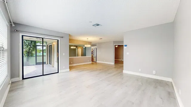 Residence photo 12