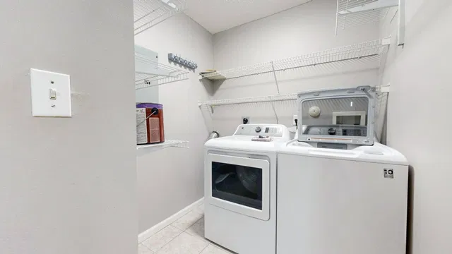 Residence photo 32
