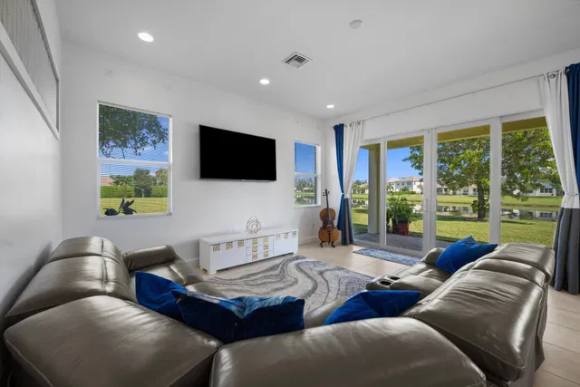  Residence photo 15