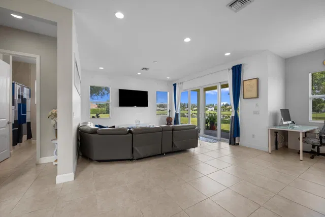  Residence photo 18
