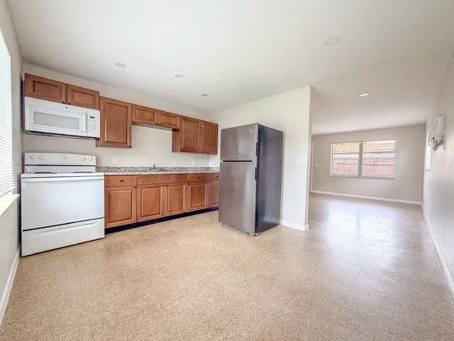 Residence photo 5