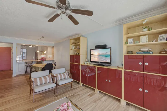  Unit 5-106 photo 18